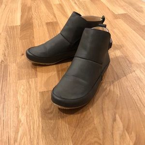 grey ankle booties, like new, comfy, super cute